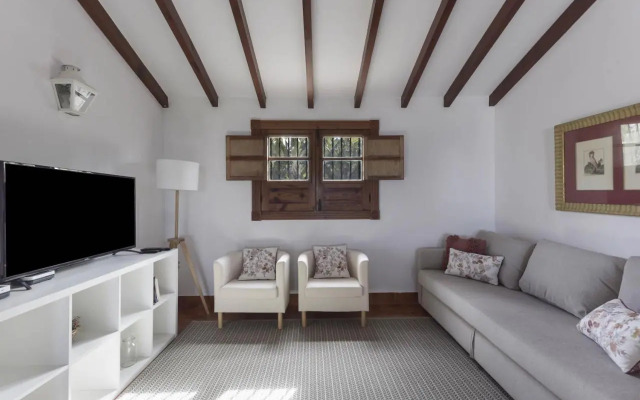 Rural House Los Orovales with Terrace and Parking