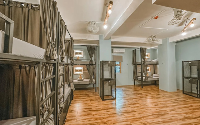 Outpost Hostel - Coron - Adults Only