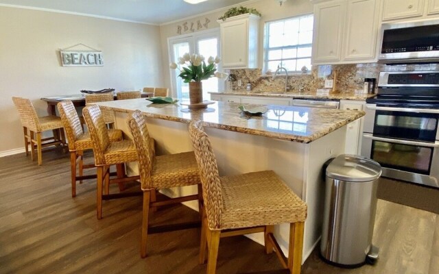 Smile N Wave 3 Bedroom Home by Redawning