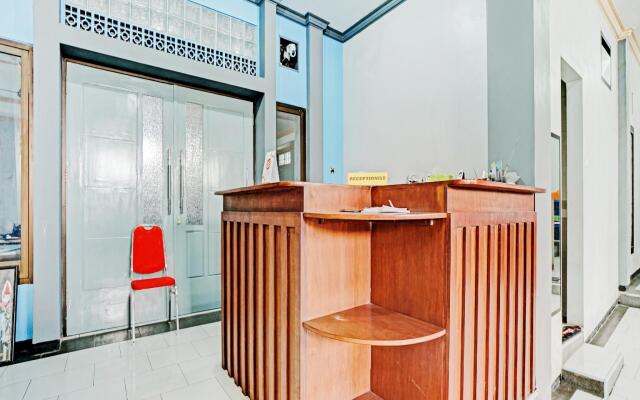 OYO 90396 The Halona Villa Batu