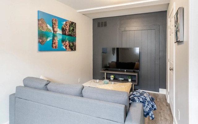 Modern Rustic 1BR Boutique Apt Within DT Hamilton