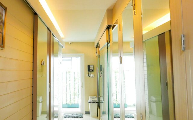 D Box Hostel
