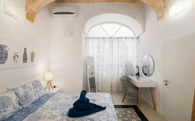 Traditional APT with Internal Courtyard