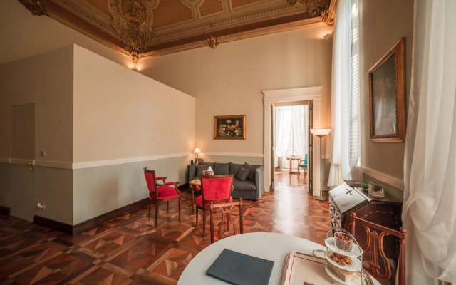 Royal Palace Luxury Suites & Hotel
