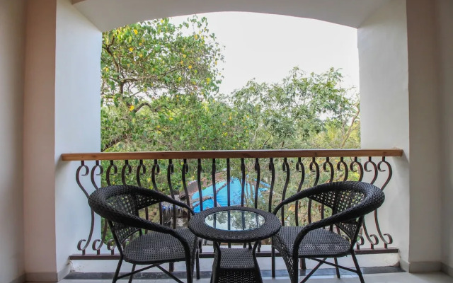OYO 10803 Home 2BHK Poolside Siolim