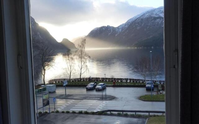 Trolltunga Hotel