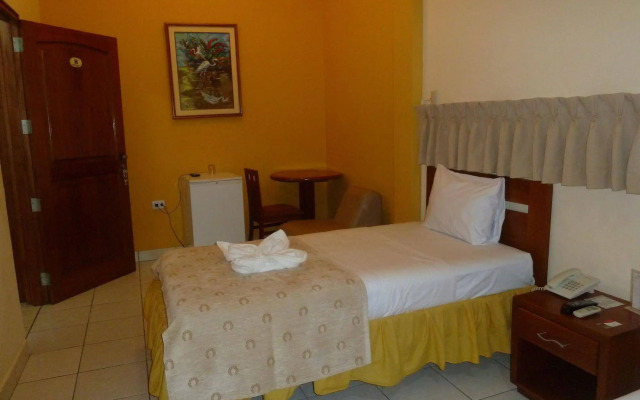 Huayruro Hostal
