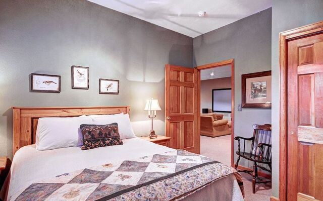 10 Southface 5 Bedroom Home by RedAwning