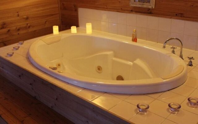 Elinike Guest Cottages