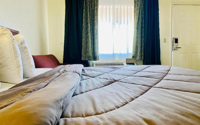 Ozark Inn & Suites