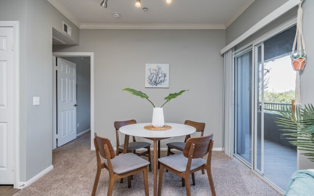 The Luxe Suites of Oceanside with Pool & Gym
