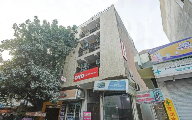 Oyo 84959 Tyagi Palace