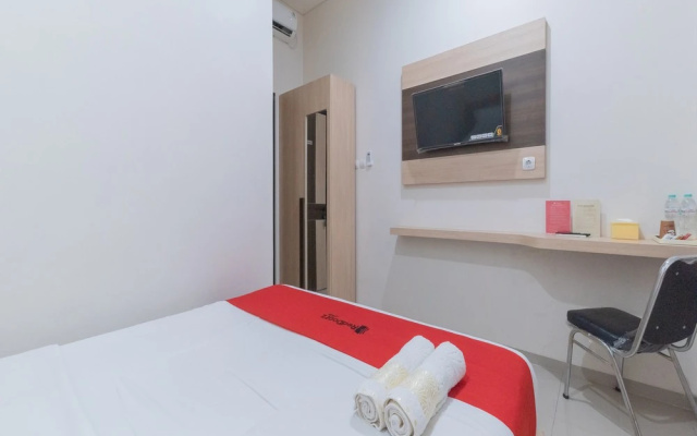 RedDoorz near CSB Mall Cirebon – Guest Rooms – Cirebon