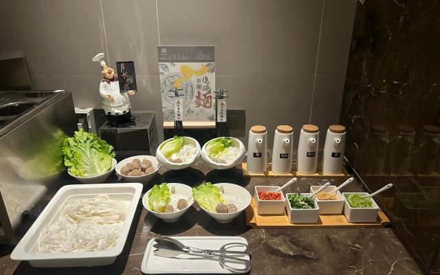 Ease Hotel (Shenzhen Huaqiangbei Yannan Metro Station)