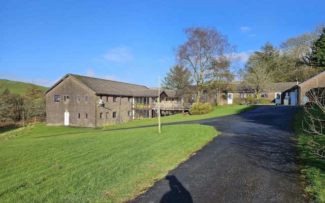 Bunkhouse/20bedroom/sleeps85/4acre/gamesroom/wifi