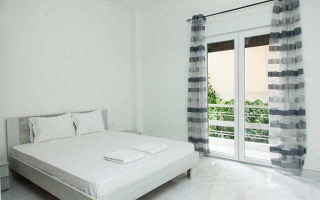 Modern 3-bedroom Apartment Next to Koridallos square