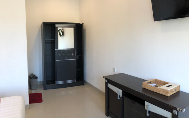 RedDoorz Plus near Dreamland Beach