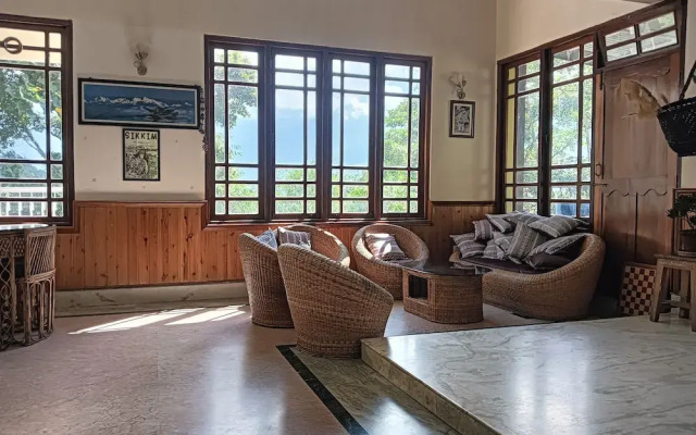 Ronglyang Lotus Villa Homestay (Near MG Road)