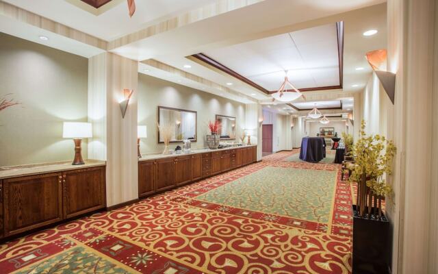 Crowne Plaza Milwaukee West