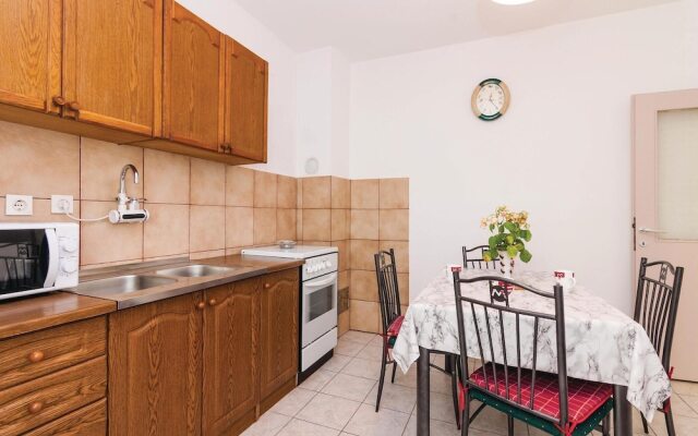 Stunning Apartment in Rovanjska With 3 Bedrooms