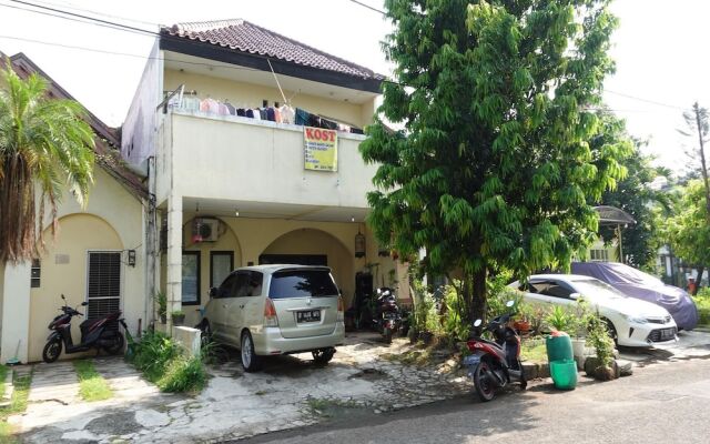 OYO 93836 Budi Residence 1