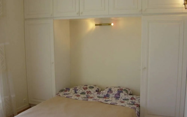Studio in Cannes, With Wonderful sea View, Enclosed Garden and Wifi -