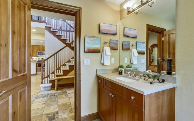 Highland Greens Comfort 3 Bedroom Townhouse by RedAwning