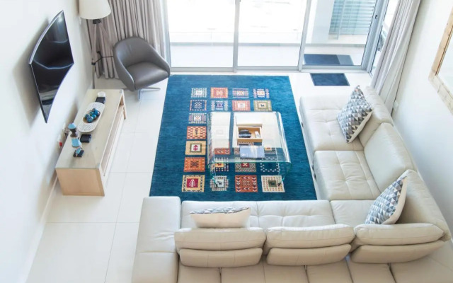 The Crystal Luxury Serviced Apartments