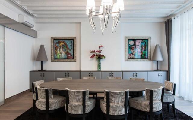 Champs Elysées Avenue Montaigne Elegance