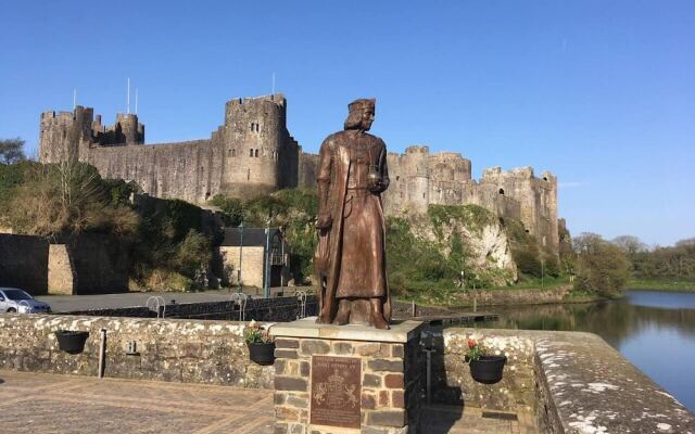 Stunning Apartment Overlooking Pembroke Castle