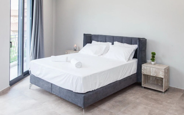 Central Brand New Studio Across Metro -B