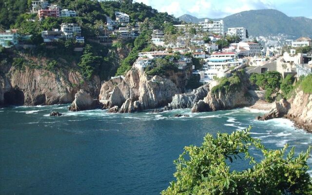 4BR APT IN Paseo DE LA Playa 35, Acapulco Diamante