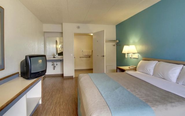 Motel 6 Cedar Rapids, IA