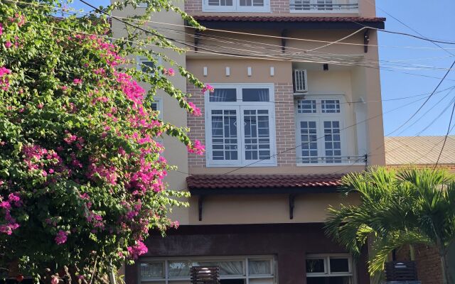 Three Palms Homestay