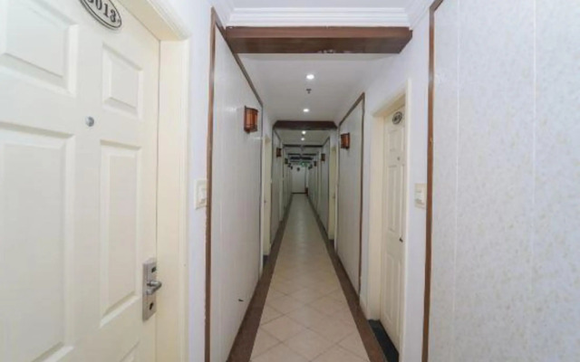 Brocade Honest Chain-like Inn