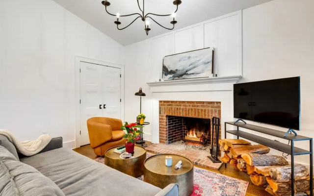 Candler Cottage w/ Mountain Views & Deck