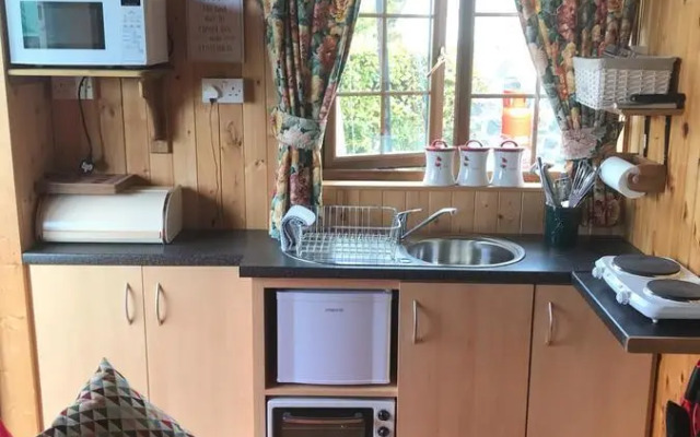 Cosy Countryside Log Cabin