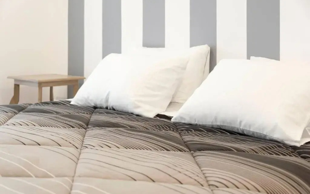 Beautiful loft. King size bed. 150 Mbps internet.