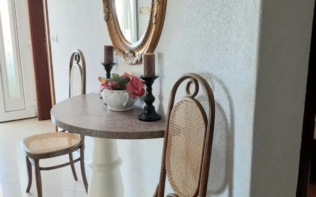 Viki - Seaview & Garden Terrace - A1