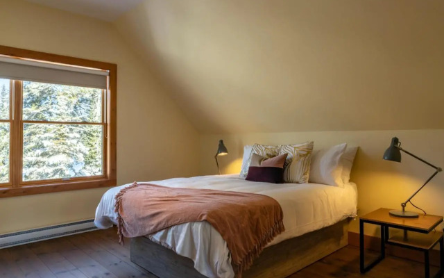 4-Bedroom Chalet Fraternite in Lac-Superieur Tremblant