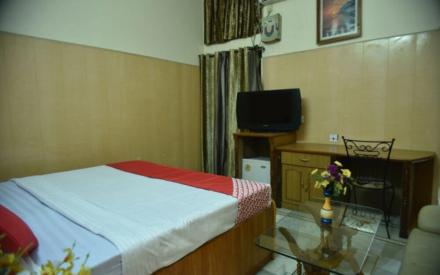 Mid City Hotel by OYO Rooms