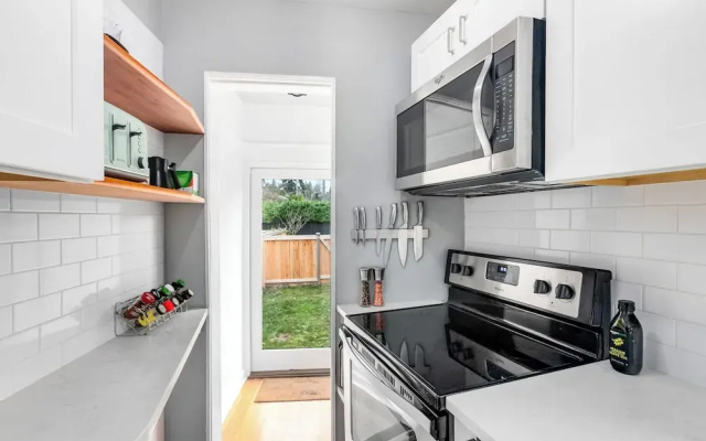 The Montlake Spite House