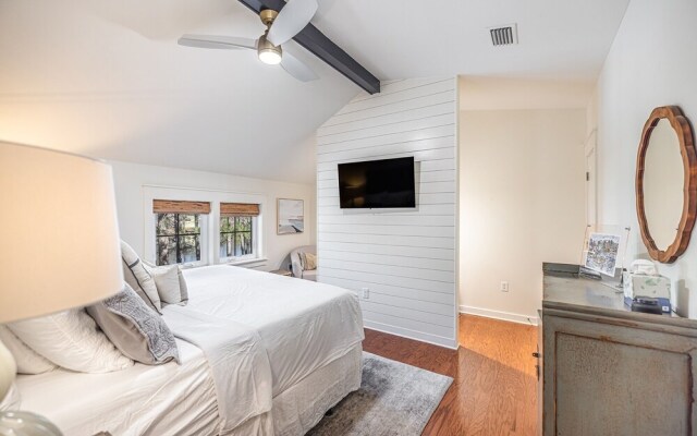 1299 Laurel Grove 3 Bedroom Home by RedAwning