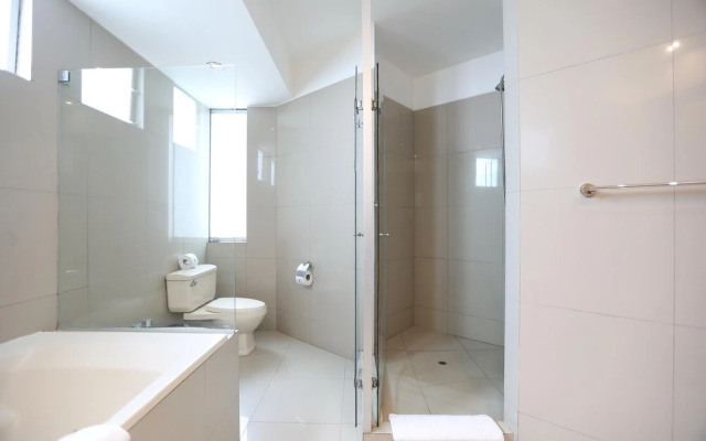 Boardwalk Modern Apartment With Oceanview