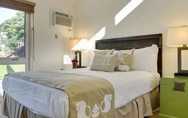 Aina Nalu Condo I202 by RedAwning