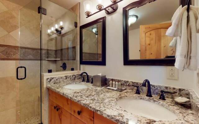 Exclusive Ski in, Ski out 4 Bedroom Vacation Rental with Hot Tubs and Heated Outdoor Pool in Lionshead Village