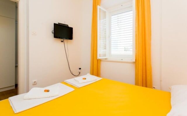 Yellow Room Guesthouse