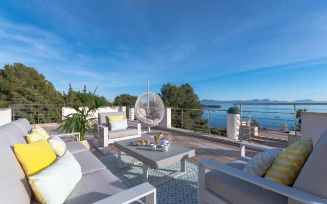 Villa Alcanada Lighthouse