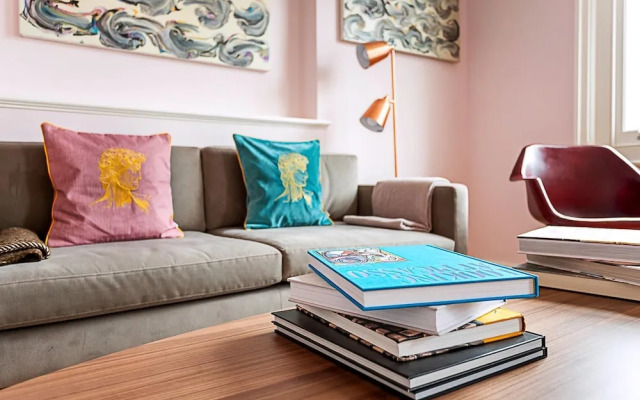 Chic Gunter Grove Flat - London Retreat