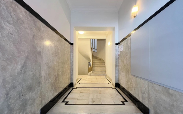Modern apartment near Lycabettus hill with balcony